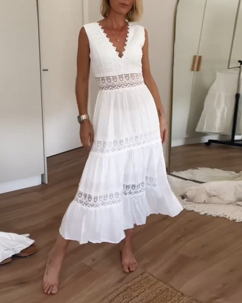 Nowak™ | Elegancka koronkowa sukienka z dekoltem