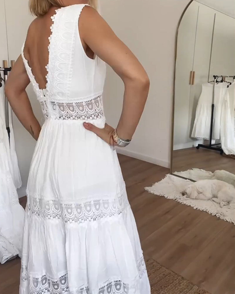 Nowak™ | Elegancka koronkowa sukienka z dekoltem